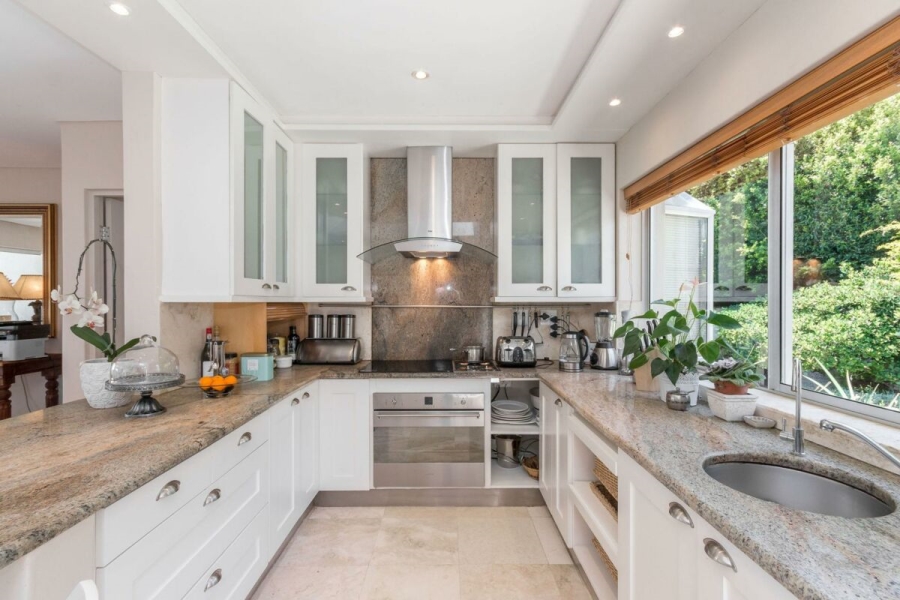 To Let 4 Bedroom Property for Rent in Bakoven Western Cape